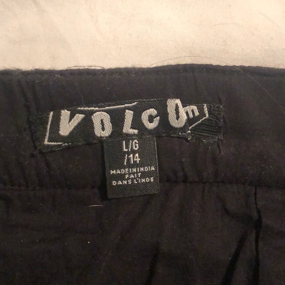 Volcom lace mini skirt - Picture 2 of 3